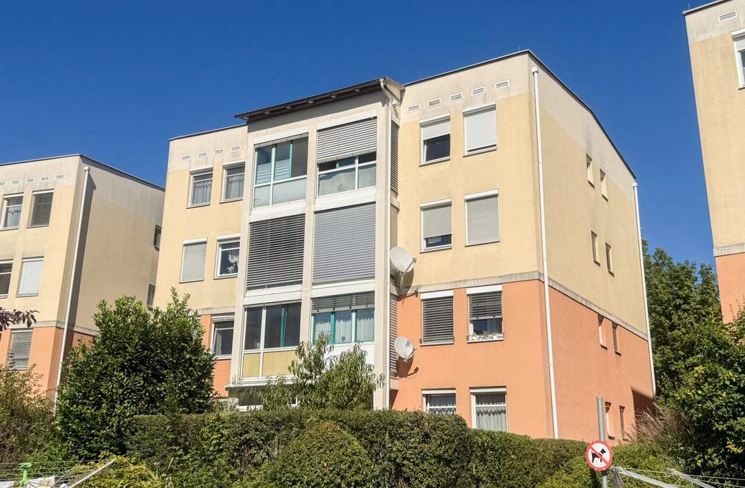 *** Helle Dreizimmerwohnung mit Wohlfühlcharakter nahe dem Klinikum ***