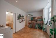 Ab 15.7.26: ruhig gelegene und modern ausgestattete Altbau-Wohnung mit hofseitiger Loggia