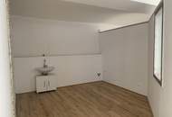 Mehrfamilienhaus mit Geschäftslokal und zwei Wohnungen