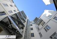 Helle und ruhige 3-Zimmer DG Wohnung mit super Ausstattung - ohne lästige Schrägen!