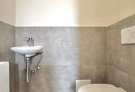 Renovierte Dachwohnung mit zwei Terrassen und seitlichem Blick auf Schönbrunn und die Gloriette