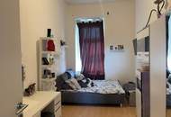 Sanierungsbedürftige 2,5-Zimmer-Wohnung mit Gemeinschaftsbalkon