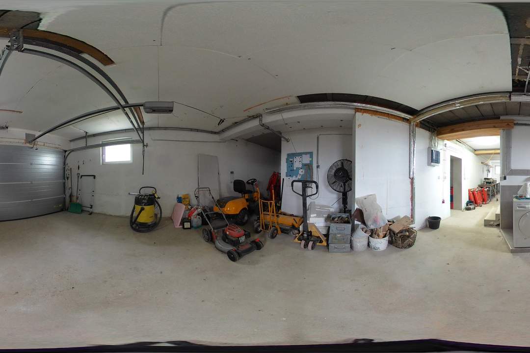 Ein Platz zum Ankommen: Renoviertes Bauernhaus mit Nebengebäude in traumhafter Güssinger Randlage