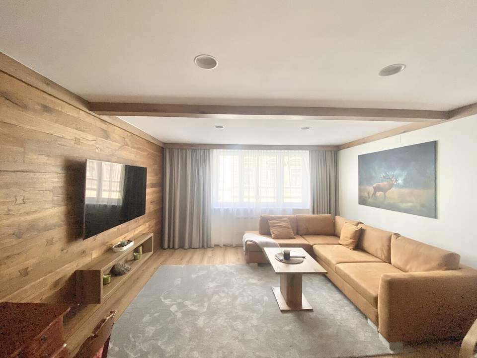 Perfekt + Hochwertig ! 2 Zimmer Wohnung + separater Küche und Essplatz. Furnished 1 bedroom next U1