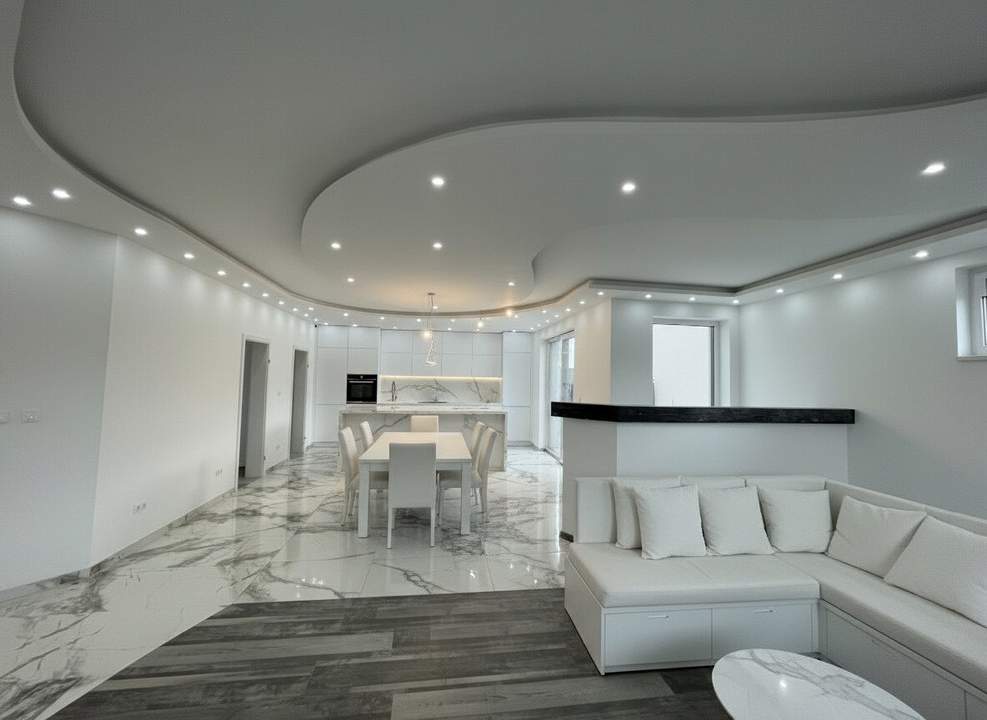 Bungalow, Hochmodernes Seehaus, 3 Zimmer, mit Garten und Terrasse, nur 4 Gehminuten vom Neufelder See entfernt