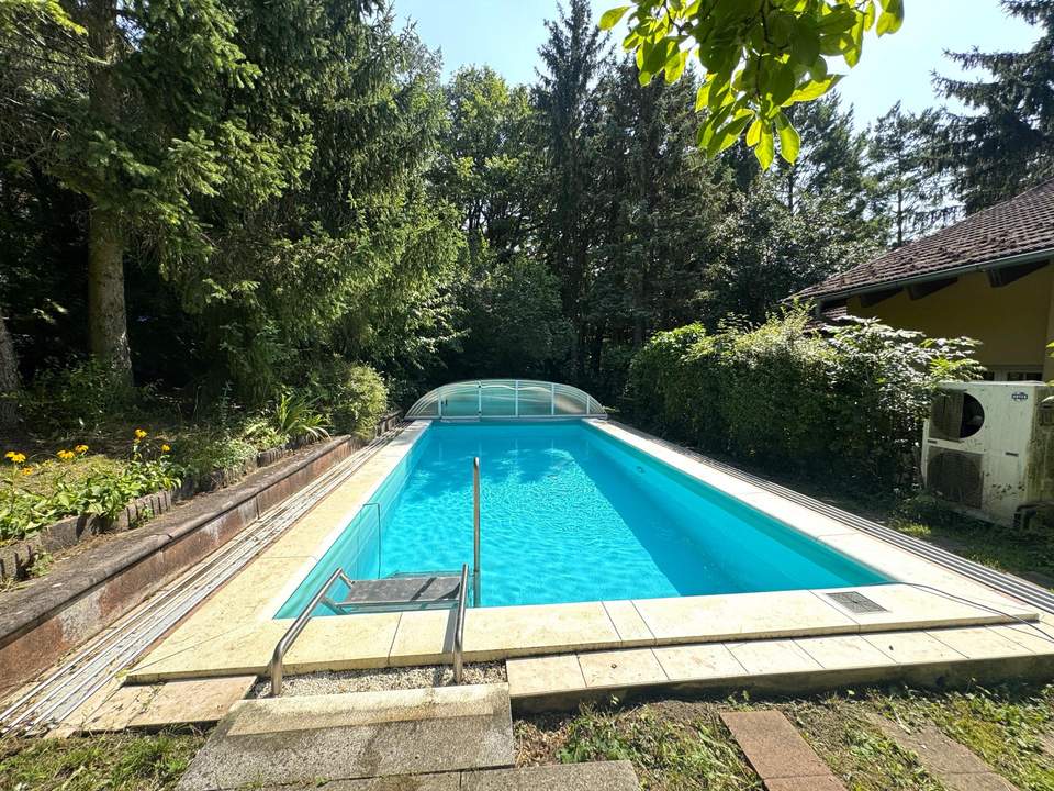 Familienhaus mit viel Platz, Pool, Wintergarten und Potenzial!