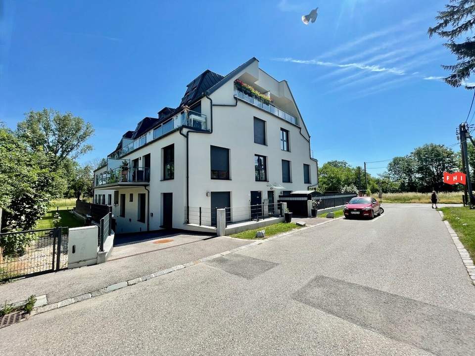 Sonniges 3 Zimmer Neubau-Eigentum Bj 2022 mit Terrasse, Tiefgaragenplatz & Grünblick in schöner Ruhelage