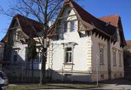 Anlegerobjekt - toll aufgeteilte Jahrhundertwendevilla, 4 WE + 1 Stellplatz