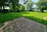 Direkt am Obertrumer See: Badegrundstück mit Steg, Boje & Weinfass-Schlafplatz