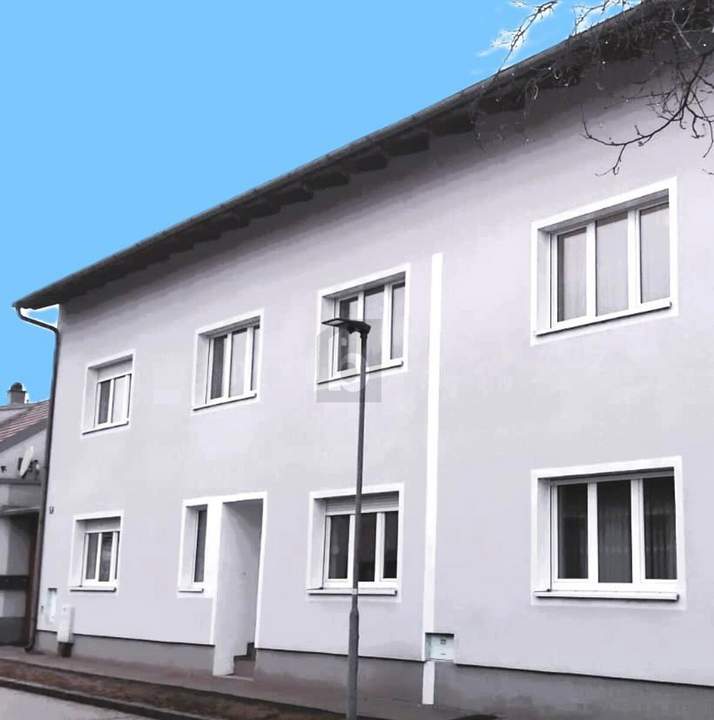 Preisreduktion! GROSSZÜGIGER FAMILIENHIT - FÜNF SCHLAFZIMMER - BALKON UND KLEINER GARTEN