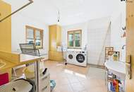Exklusives Einfamilienhaus mit 8 Zimmern, sonniger Terrasse und weitläufigem Grundstück