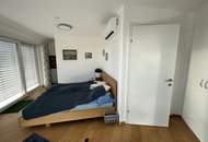 Lichtdurchflutete Penthouse Architektur - barrierefreie 5-Zimmer Maisonette-Wohnung in exklusiver Lage mit teiloffener Galerieebene, zahlreichen Terrassen, 2 Bädern und PKW-Garagenplatz