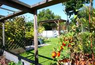 Haus mit weitläufigem Garten