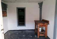 Sanierungsbedürftiges Zweifamilienhaus mit Nebengebäuden in Traumlage