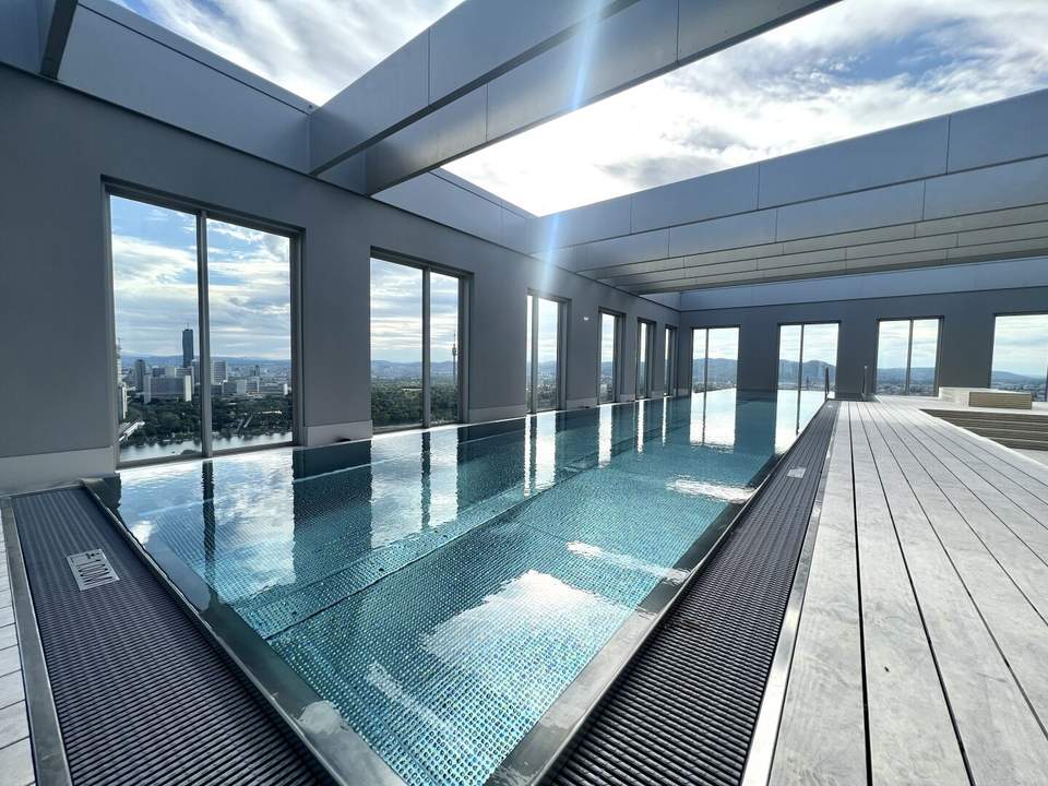 U1 Kagran - Blick über Wien - Loggia - Fitnessraum - Deckenkühlung - Sauna - Pool am Dach
