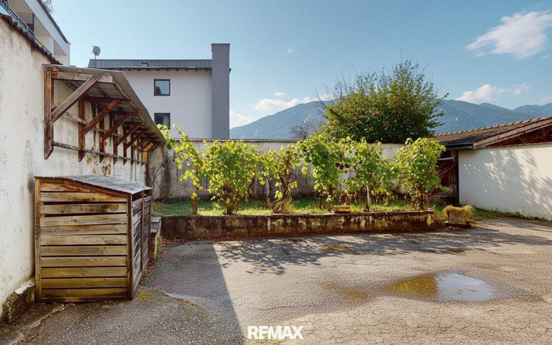 Vermietet!! Altbauflair: Einzimmerwohnung mit ca. 89 m² Außenfläche!