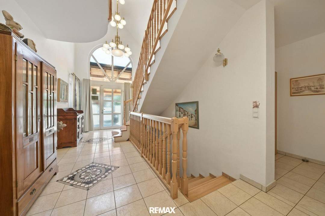 High-end living in a peaceful green location! A feel-good retreat in a class of its own: tradition meets state-of-the-art comfort!