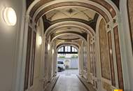 Historisches Palaisbüro mit Donaublick