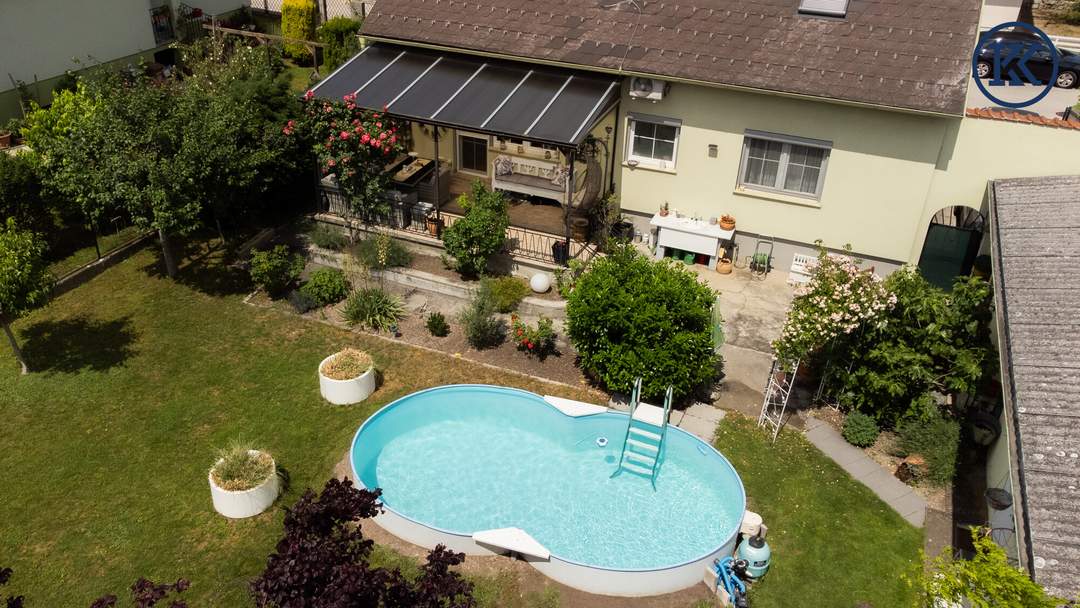 Saniertes Einfamilienhaus mit großem Garten in sehr guter Lage und ausgezeichneter Infrastruktur.