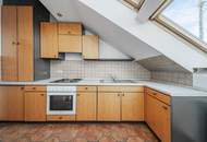 Sanierungsbedürftige 2,5-Zimmer-Dachgeschoßwohnung mit Potenzial!