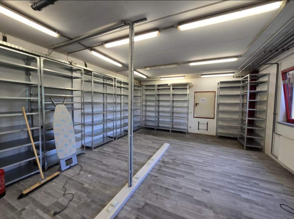 *ALL INCLUSIVE MIETE*Lagerhalle ++ Werkstatt ++Büro++ mit diversen Möglichkeiten! ca. 60m2 + Autoabstellplätze + Mitbenutzung von Gabelstapler & Kran