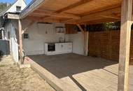 "Große überdachte Terrasse – Ihr Wohnzimmer im Grünen!"