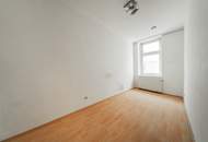 Charmante Altbauwohnung mit zwei Zimmern in sanierungsbedürftigem Zustand-in lebendiger Umgebung