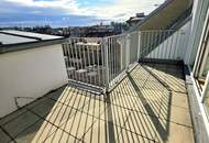 Fernblick auf der Terrasse - Weitblick beim Investment! Wohnen im Dachgeschoss mit WOW-Effekt! Traumhaft saniertes Altbauhaus + Hofseitige Terrasse + Tolle Infrastruktur und Anbindung + Lebensqualität pur!