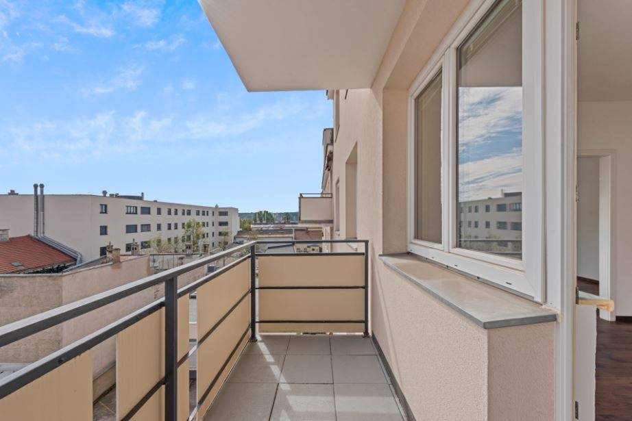 Neubauwohnung mit Balkon und Blick auf die Gloriette!