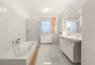 Exklusives Pferdeanwesen nahe Wien – Villa, Reitviereck mit Flutlichtanlage, eingezäunte Koppeln, zweites Wohnhaus und über 25.000 m² Eigengrund