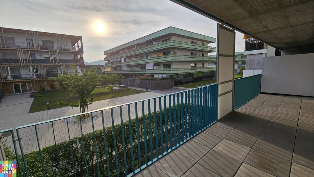 Kleine 2 Zimmerwohnung mit großem Westbalkon und Einbauküche!