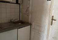 kleine 1-Zimmer Altbauwohnung mit Sanierungsbedarf