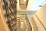 360 TOUR // SCHÖNE RENOVIERTE ALTBAUWOHNUNG