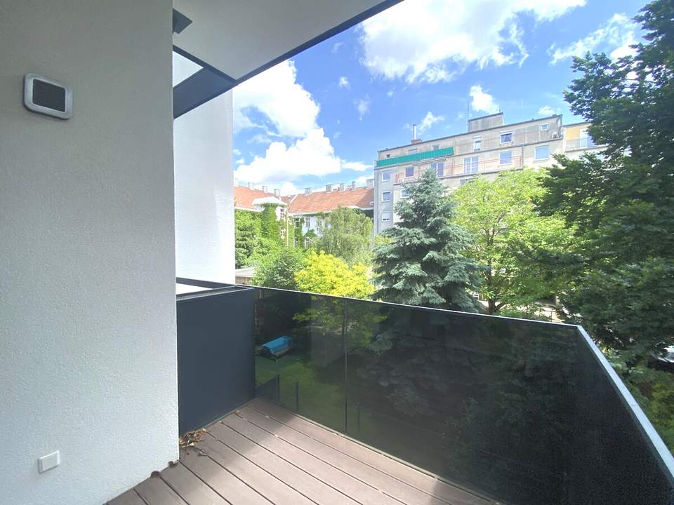 WÄRMEPUMPE - Altbau 3 Zimmerwohnung mit Balkon - ERSTBEZUG Nähe Aupark