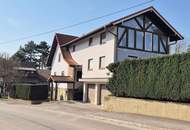 EIN- ZWEIFAMILIENHAUS MIT ZWEI EINGÄNGEN UND 3 GARAGEN