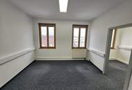 Helle Büroräume in Zentrumsnähe in Haag zu vermieten