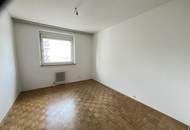 Neu sanierte, helle Wohnung mit toller Aussicht!