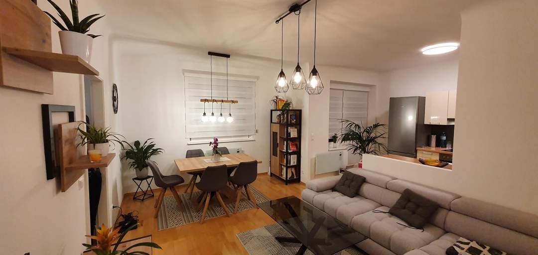 Voll möblierte 2-Zimmer-Wohnung mit Balkon in Toplage