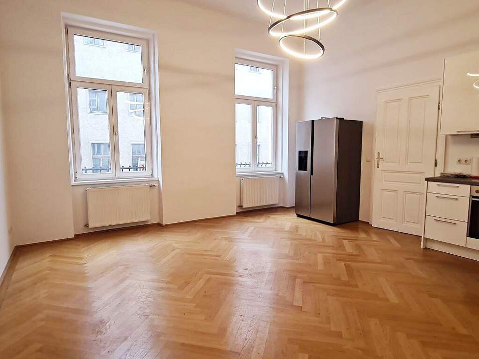 AUGARTEN-NÄHE, 48 m2 Altbau, Wohnküche, 1 Zimmer, Wannenbad, Parketten, 2. Liftstock, Rembrandtstraße