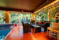 Zweifamilienhaus in schöner grüner Lage mit Swimming-Pool, Sauna.