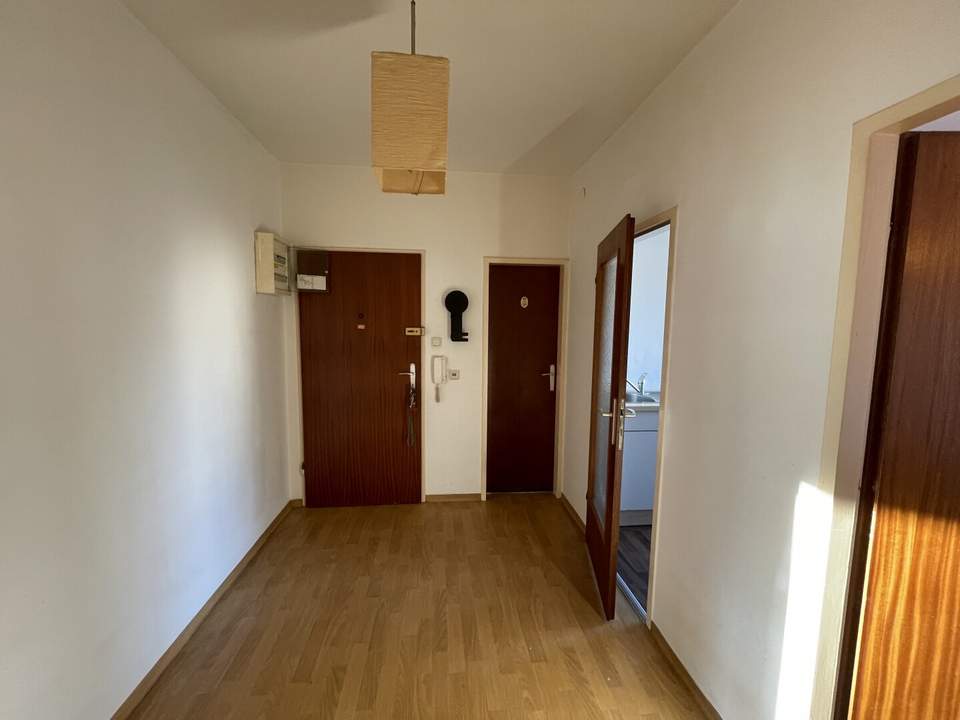 unbefristet | große 2 Zimmer-Wohnung