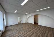 Repräsentatives Geschäftslokal am Hauptplatz von Laa an der Thaya – hell, großzügig & vielseitig nutzbar