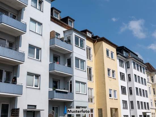 Mehrfamilienhaus mit Terrasse und Garage