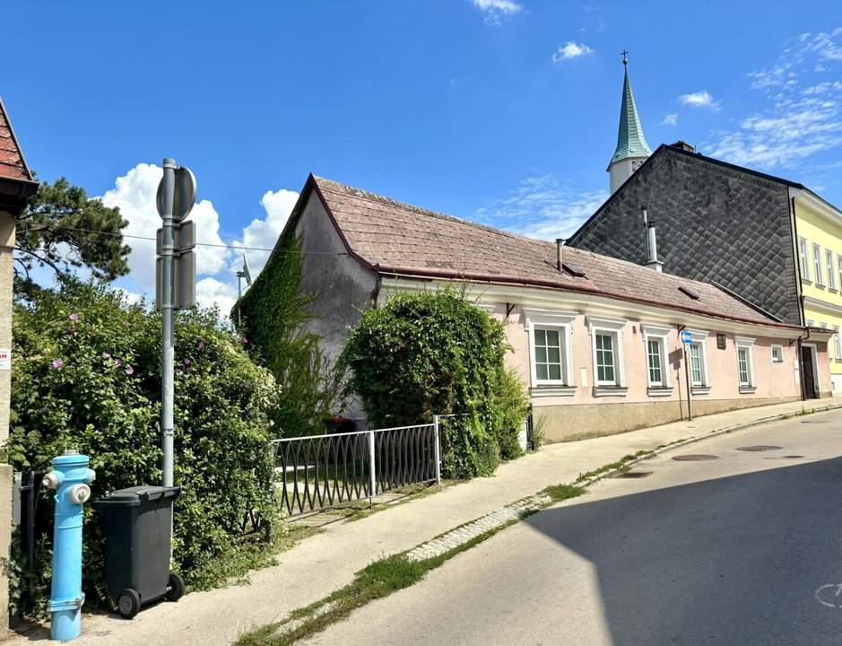 Privatverkauf: geschichtsträchtiges Haus im Martinsviertel Klosterneuburg - 1.711 m² Grundstück (1.119 m² Baugrund) mit Panorama-Fernblick - bis zu 6 Einheiten möglich