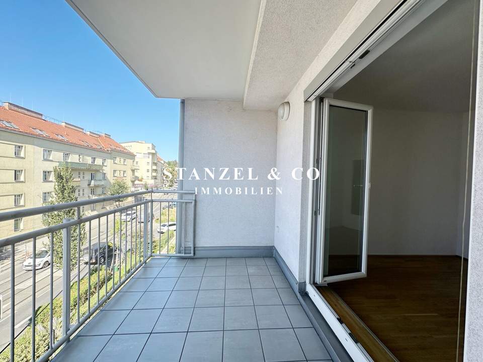 VIS-A-VIS - TÜRKENSCHANZPARK - SONNIGES BÜRO/ ORDINATION MIT WESTBALKON