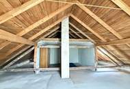 Großes Einfamilienhaus mit Veranda und Wirtschaftsanbau mit uneinsichtigen Garten + Ausbaupotential!