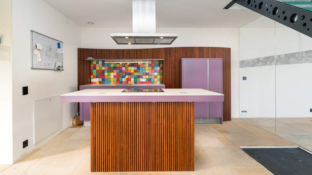 Baumeisterhaus in ökologischer Bauweise, Naturgarten, Photovoltaik