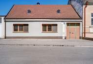 Charmantes, renovierungsbedürftiges Zweifamilienhaus in Engelhartstetten mit großen Grund, Stadel und Nebengebäuden