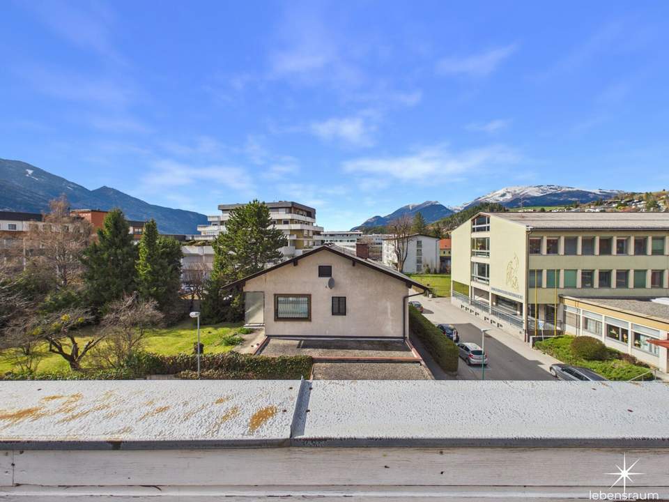 Zentrale Dachgeschoßwohnung mit großzügiger Terrasse. Stellplatz. Spittal an der Drau.