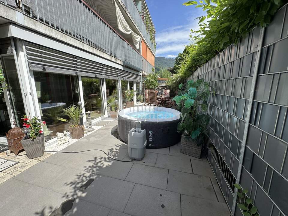 DORNBIRN-Gartenwohnung/Terrassenwohnung, ca. 57 m2 plus beheizter, ganzjährig nutzbarer Wintergarten ca. 19 m2, wie ein 2. Wohnzimmer, inkl. 1 TG, direkter Zweit-Zugang über die Terrassenanlage, verschließbares Gartentor.